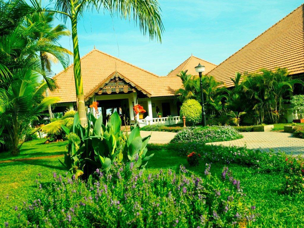 Abad Whispering Palms Hotel Kumarakom Exterior photo